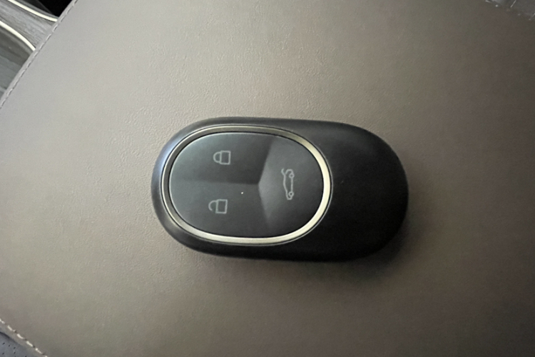 蔚来ET7 2024款 100kWh 行政签名版中控内饰7004