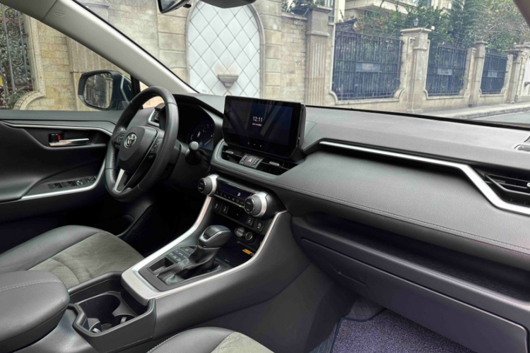 丰田 RAV4荣放 2023款 2.0L CVT四驱探险Plus版中控内饰7007