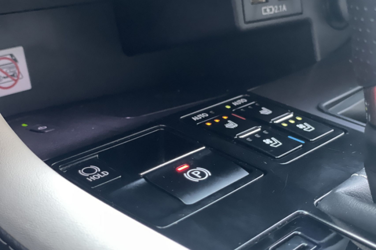 雷克萨斯RX 2021款 300 四驱F SPORT中控内饰7006