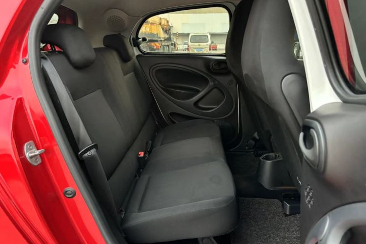 smart forfour 2016款 1.0L 52千瓦灵动版中控内饰7005