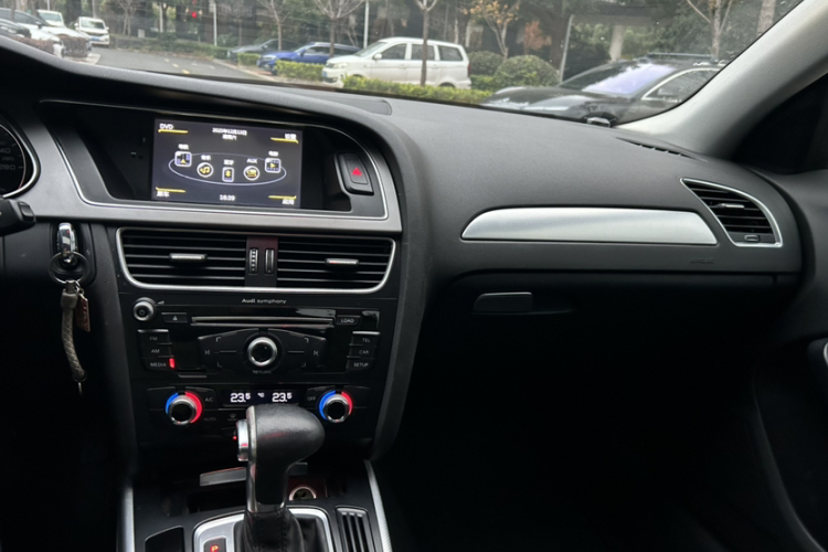 奥迪A4L 2015款 35 TFSI 自动标准型中控内饰7007