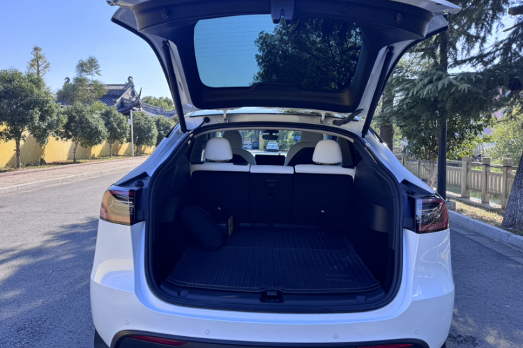 特斯拉 Model Y 2022款 Performance高性能全轮驱动版局部细节23
