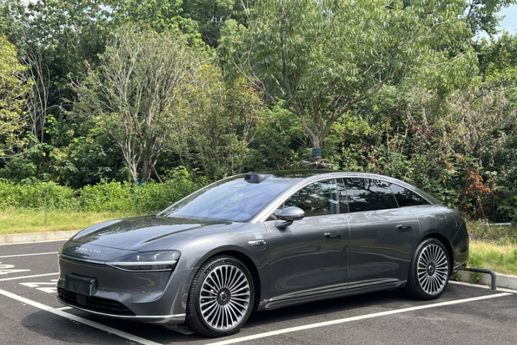 鸿蒙智行 享界S9 2024款 纯电 Ultra 四驱旗舰版车身外观6001