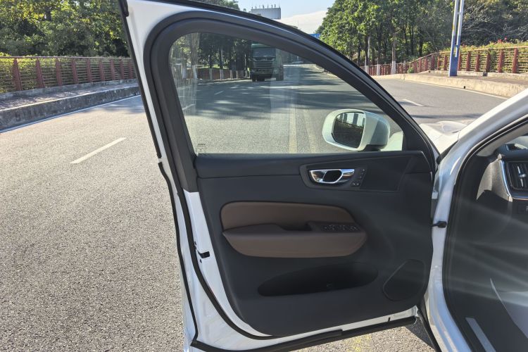 沃尔沃XC60 2019款 T5 四驱智逸版 国VI中控内饰7005