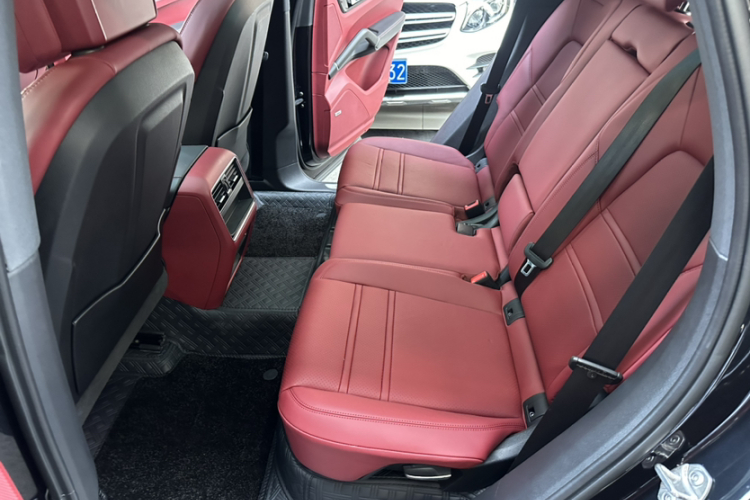 保时捷 Cayenne新能源 2021款 Cayenne E-Hybrid 2.0T中控内饰7008