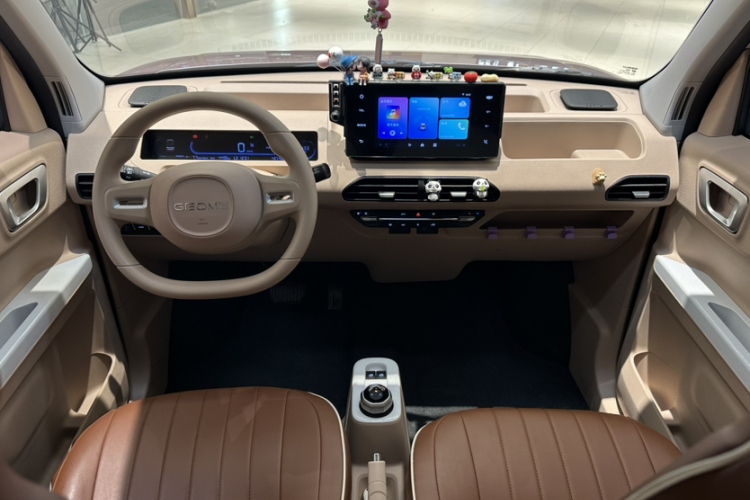 吉利银河 2024款 熊猫mini 200km 耐力熊中控内饰7001