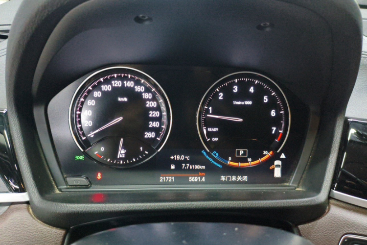 宝马X2 2021款 改款 sDrive25i M运动套装中控内饰15