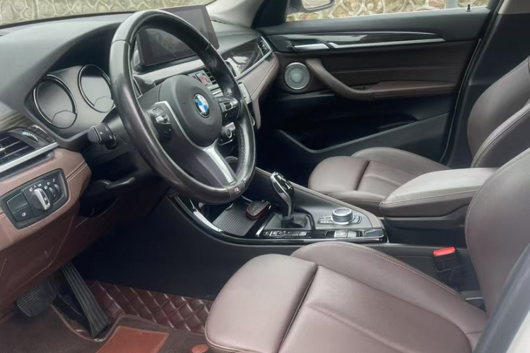 宝马X1 2020款 xDrive25Li 尊享型中控内饰7002