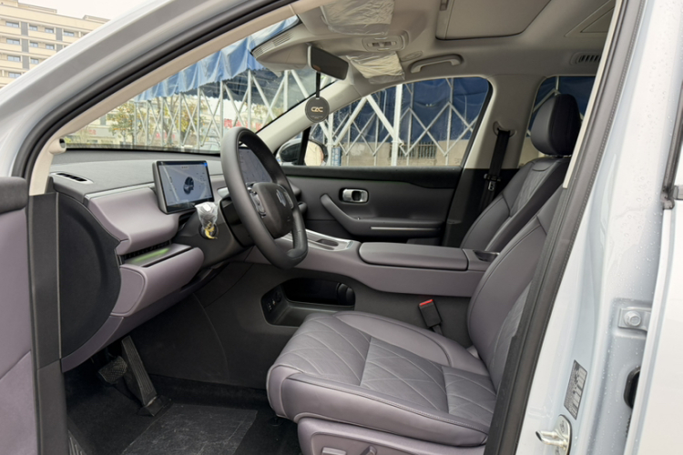 零跑汽车 零跑C16 2026款 纯电 630激光雷达智尊版 5座中控内饰7006