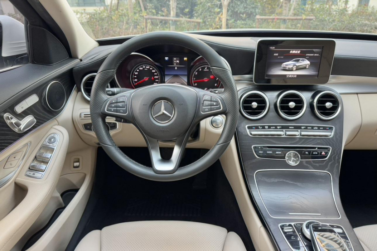 奔驰C级 2017款 C 200 L 运动版局部细节13