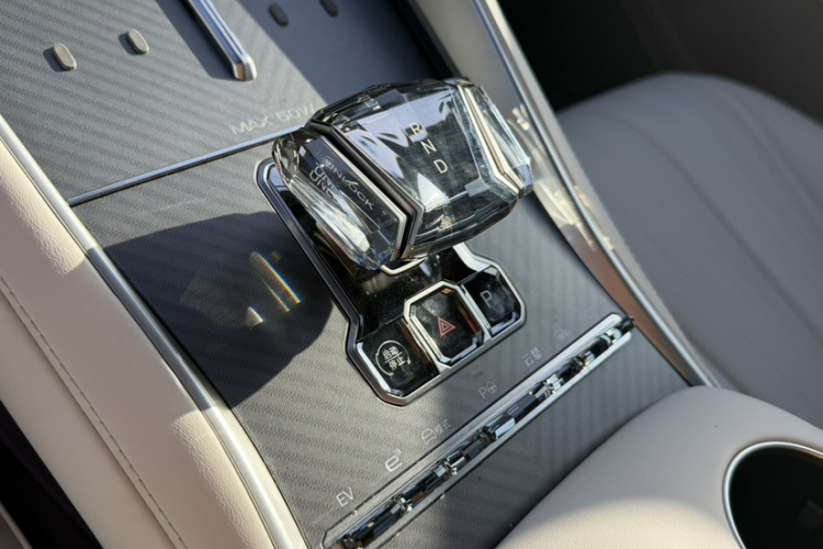 腾势Z9GT 2024款 1100四驱Max版局部细节18