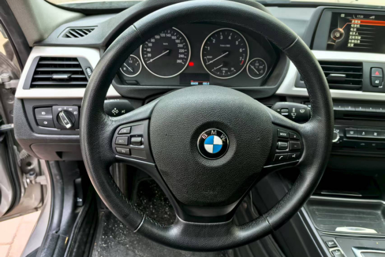 宝马3系 2015款 316Li 时尚型中控内饰7002