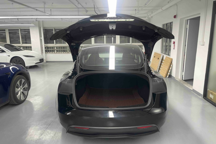 特斯拉 Model 3 2023款 后轮驱动版车身外观6013