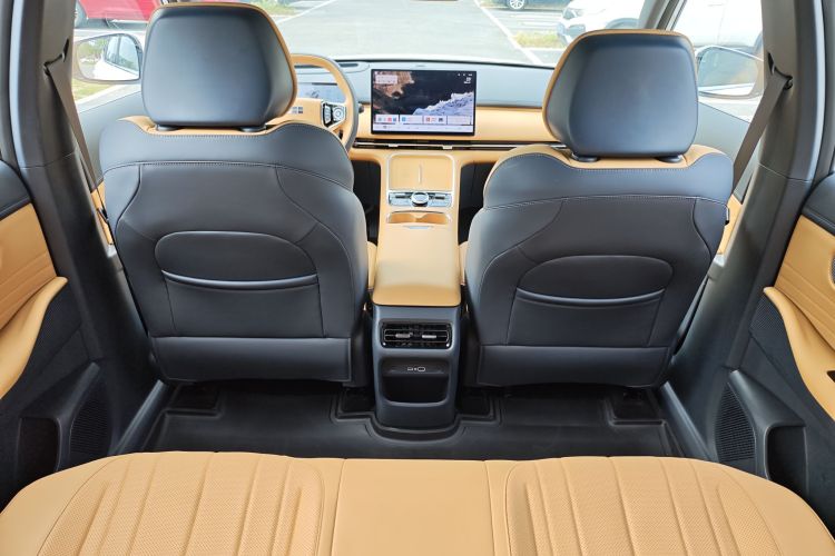 吉利银河 银河星舰7 EM-i 2025款 120km 探索+版中控内饰7004