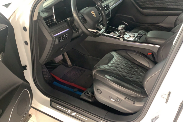 红旗HS5 2019款 2.0T 智联旗领版中控内饰7002