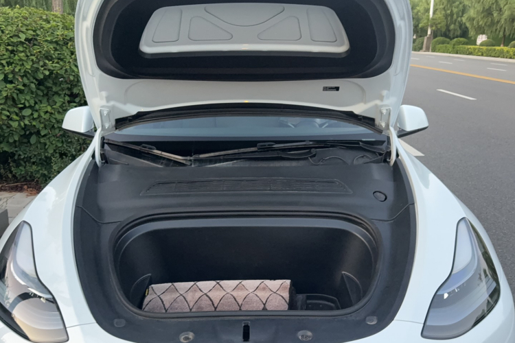 特斯拉 Model Y 2022款 改款 长续航全轮驱动版局部细节24