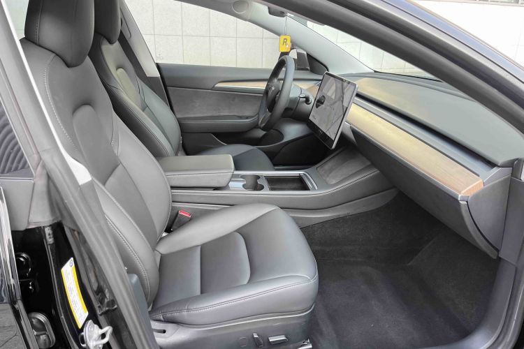 特斯拉 Model 3 2021款 标准续航后驱升级版 3D6中控内饰7013