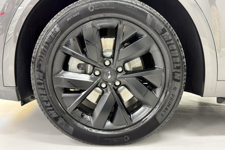 理想汽车 理想L8 2023款 Air车身外观6009