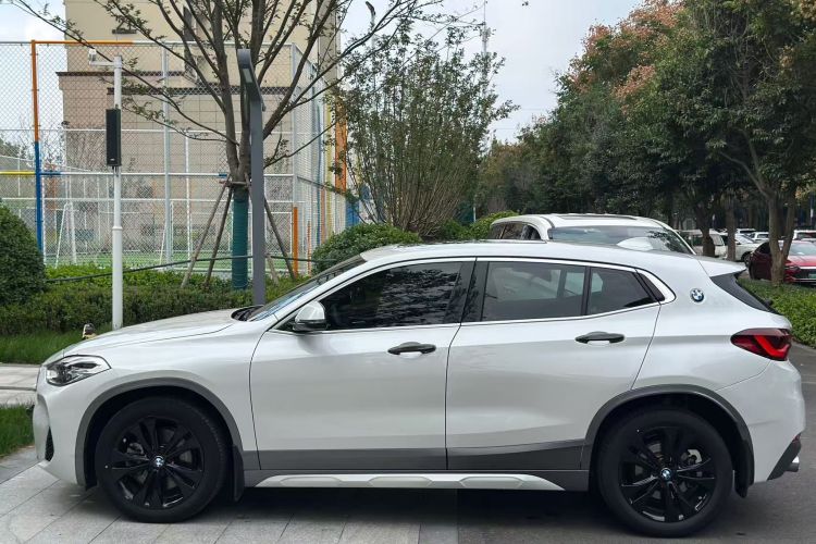 宝马X2 2021款 改款 sDrive25i M越野套装车身外观6003