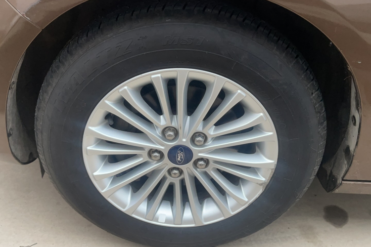 福特 福睿斯 2015款 1.5L 手动舒适型局部细节9001