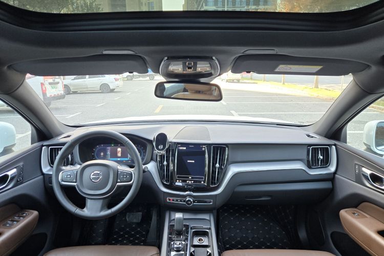 沃尔沃XC60 2022款 B5 四驱智逸运动版中控内饰7002