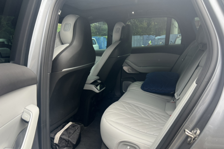 蔚来ES6 2025款 75kWh中控内饰7007