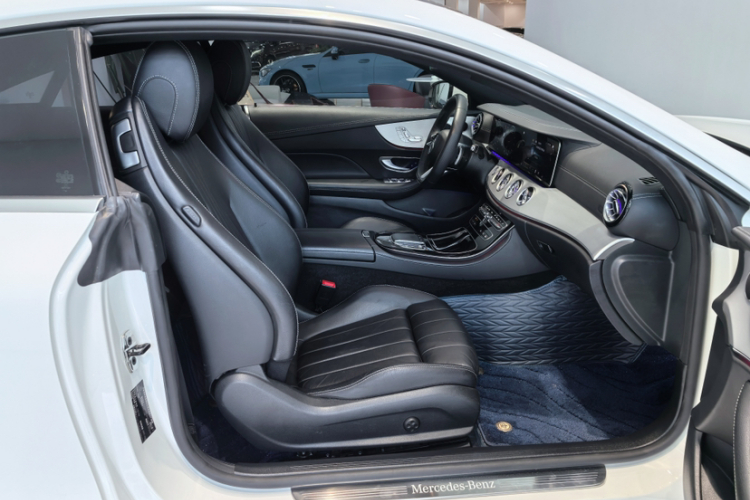 奔驰E级(进口) 2023款 E 260 轿跑车中控内饰7006