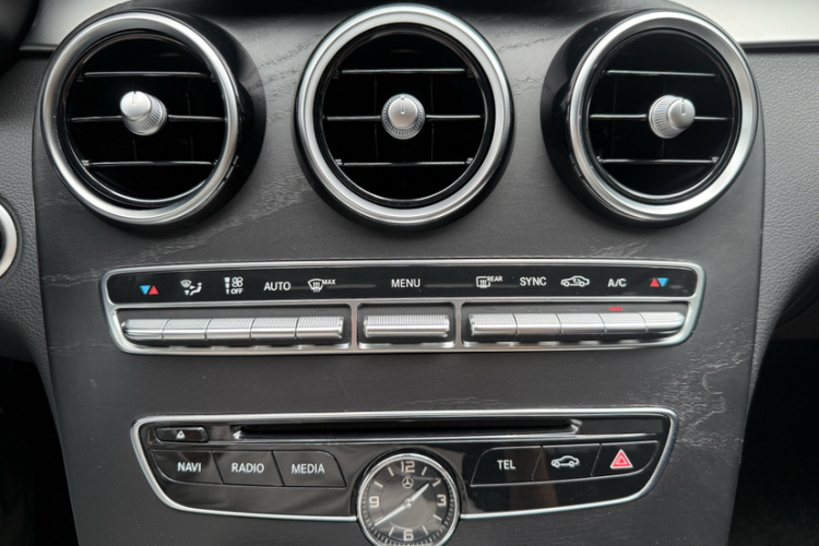 奔驰C级 2018款 C 180 L 时尚型运动版局部细节16