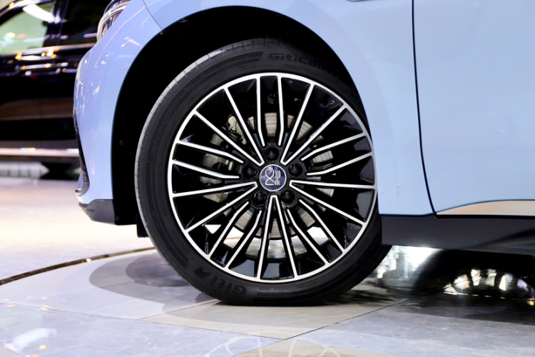 比亚迪 汉 2023款 EV 冠军版 506KM前驱尊贵型车身外观6006