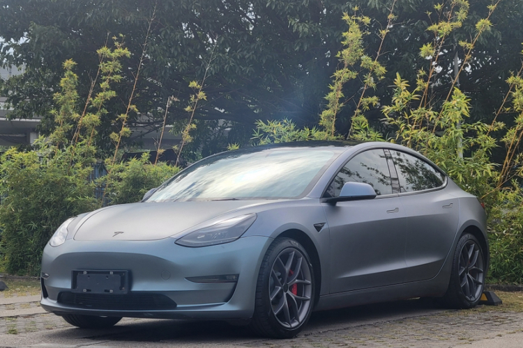 特斯拉 Model 3 2022款 Performance高性能全轮驱动版车身外观1