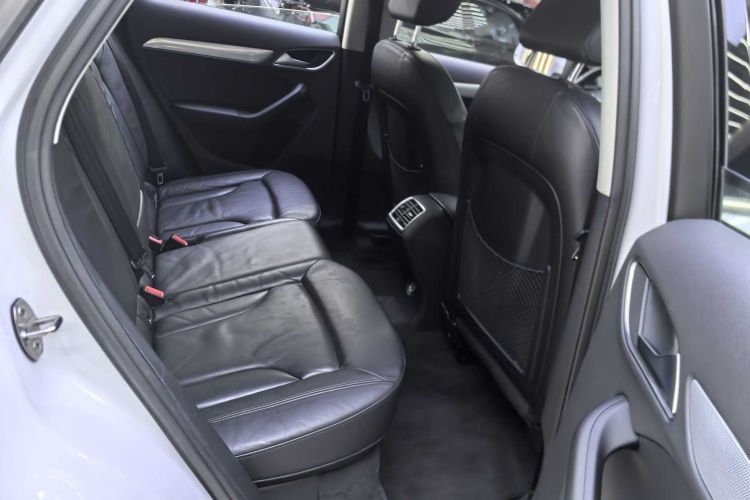 奥迪Q3 2017款 35 TFSI 风尚型中控内饰7011