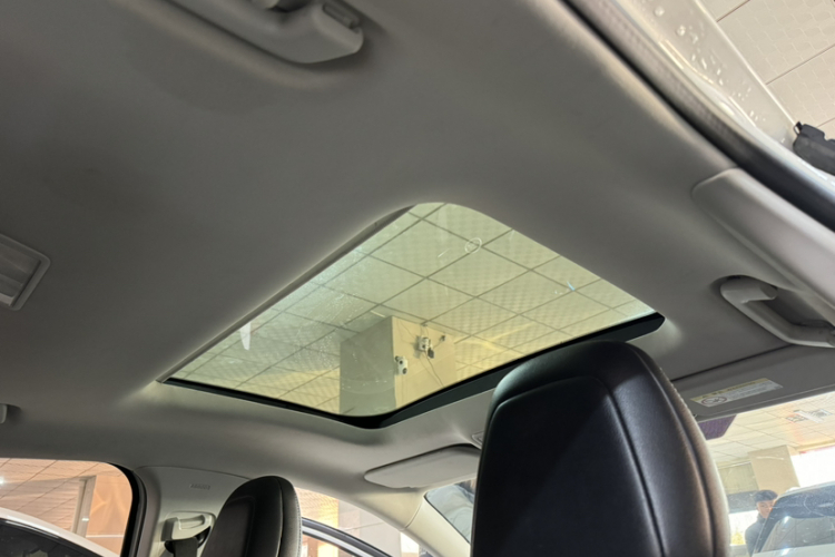 福特 福克斯 2019款 三厢 EcoBoost 180 自动锋潮型中控内饰7008