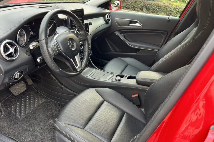 奔驰GLA 2015款 GLA 200 动感型局部细节23