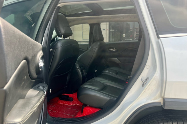 Jeep 自由光 2019款 2.0T 两驱越享版 国V中控内饰7003