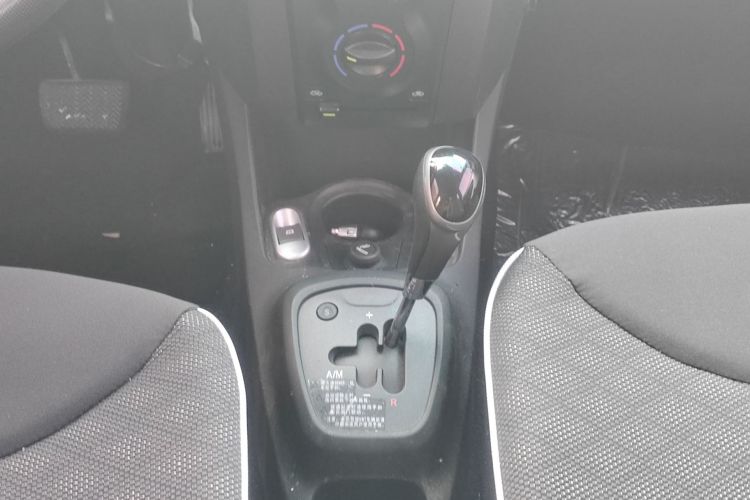 比亚迪F0 2015款 1.0L AMT 铉酷型中控内饰7007