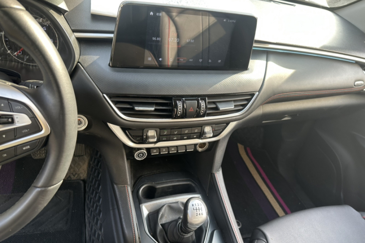 福田 大将军G9 2021款 2.0T装甲大将军手动两驱休闲版乐享型长箱4F20TC局部细节16