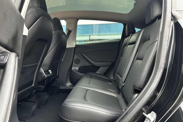 特斯拉 Model Y 2022款 后轮驱动版中控内饰7004