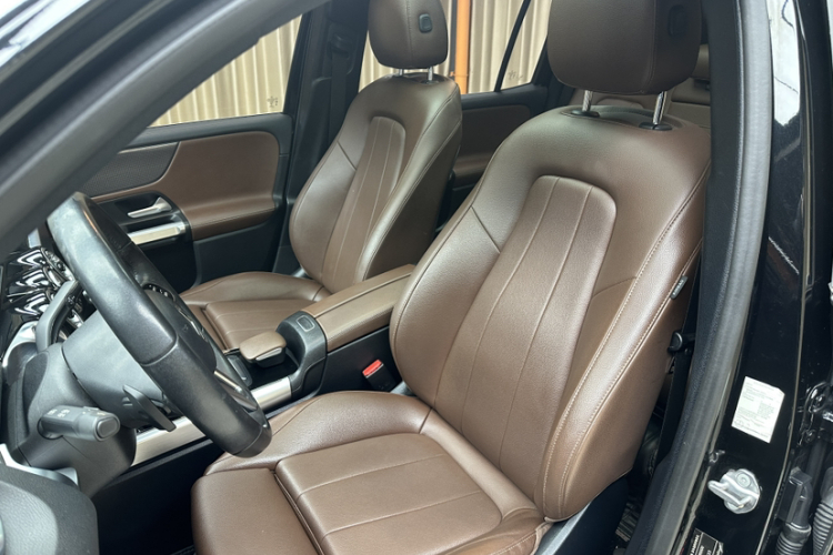 奔驰GLB 2021款 GLB 200 动感型局部细节19