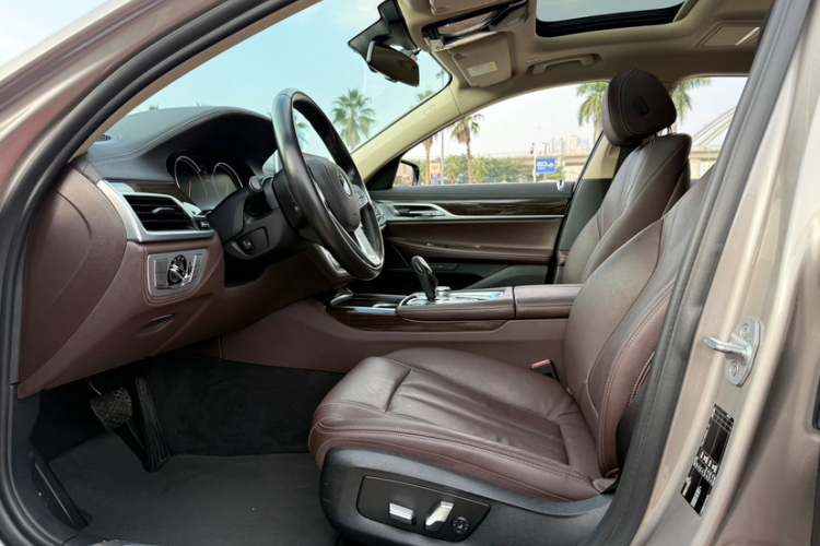 宝马7系 2018款 730Li 领先型 卓越套装中控内饰7006