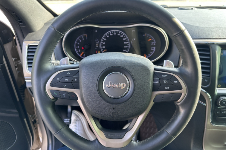 Jeep 大切诺基(进口) 2014款 3.6L 精英导航版中控内饰7001