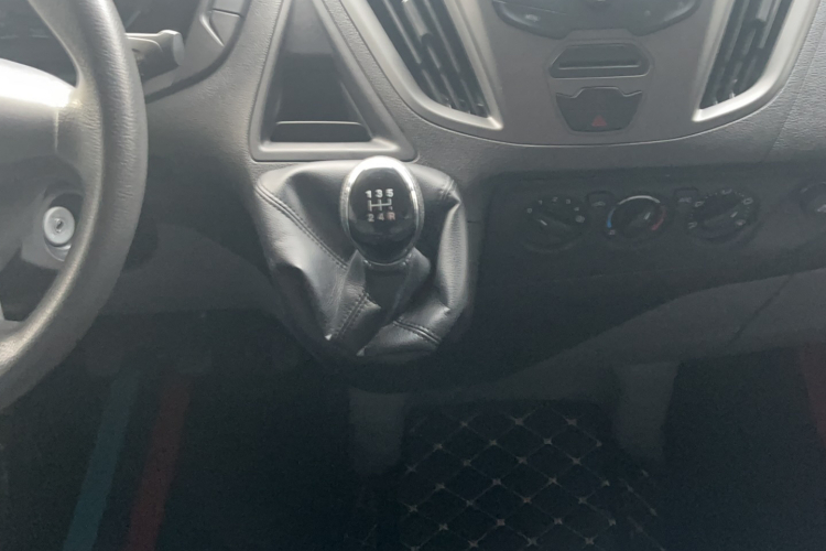 福特 全顺 2017款 2.0T汽油多功能商用车中轴中顶国V局部细节18