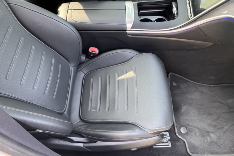 奔驰C级 2024款 C 260 L 皓夜运动版中控内饰7009