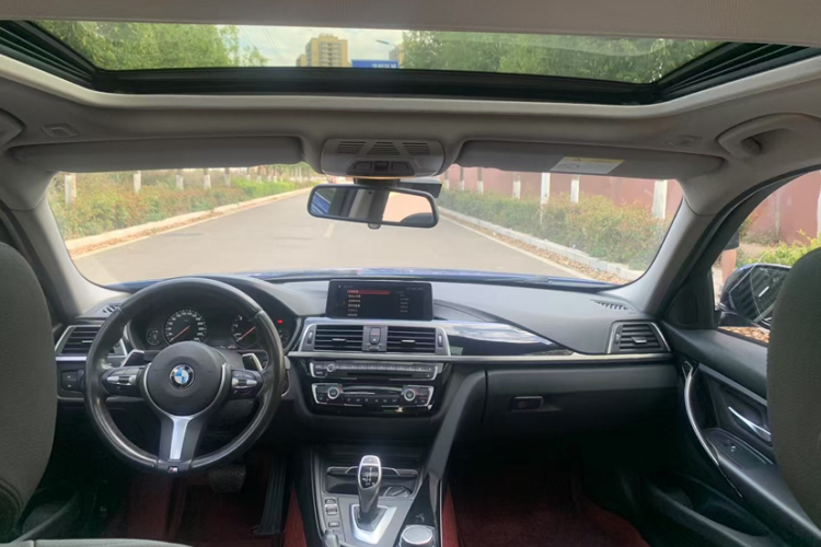 宝马3系 2018款 320Li 领先型M运动套装中控内饰7008