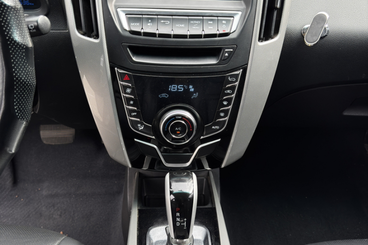 纳智捷 优6 SUV 2017款 1.8T 科技超值型局部细节18