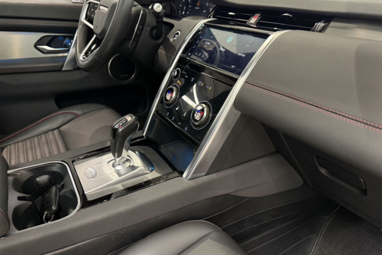 路虎 发现运动版 2022款 249PS 大都会版 5座中控内饰7009