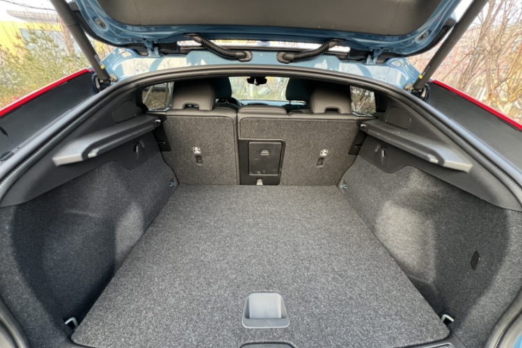 沃尔沃C40 2022款 长续航版 PRO中控内饰7005