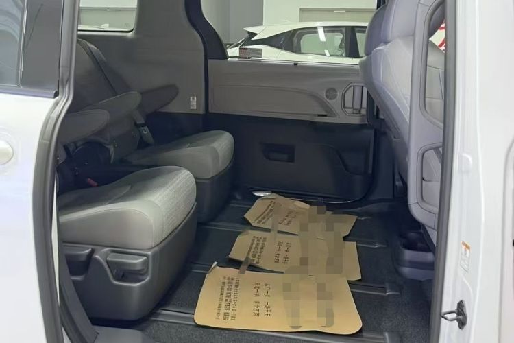 丰田 赛那SIENNA 2024款 2.5L混动 舒适版中控内饰7001