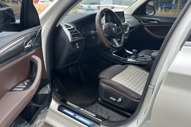 宝马iX3 2022款 领先型中控内饰7008