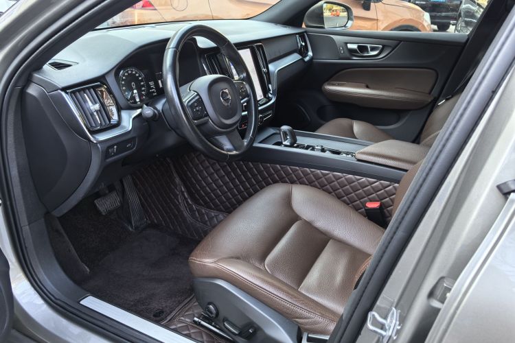 沃尔沃S60 2022款 B4 智逸豪华版中控内饰7002