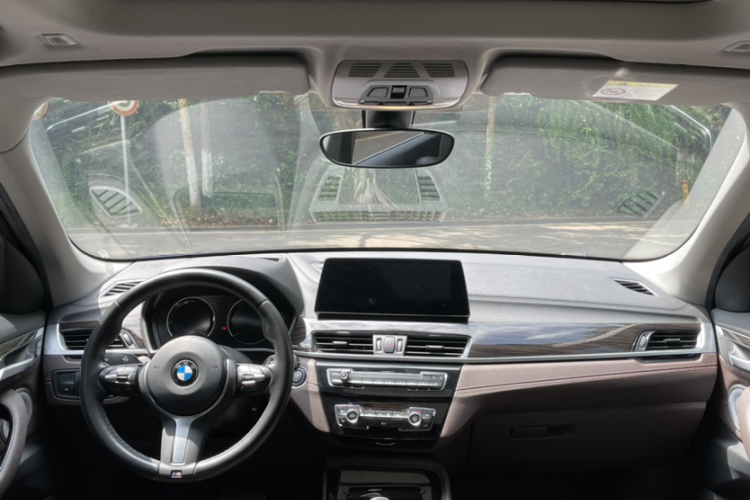 宝马X1 2021款 xDrive25Li 尊享型中控内饰7005